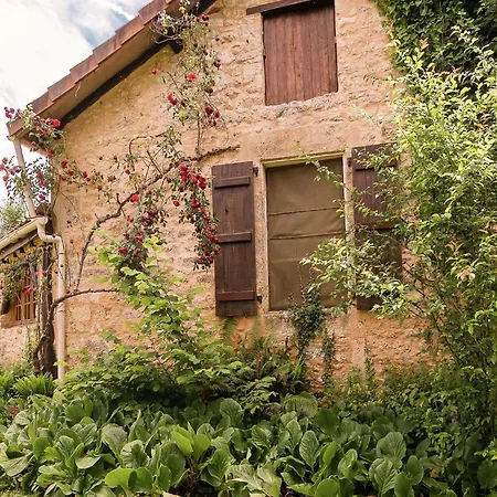 In Dordogne Near Lascaux Cave, Cleaning Included Falcou